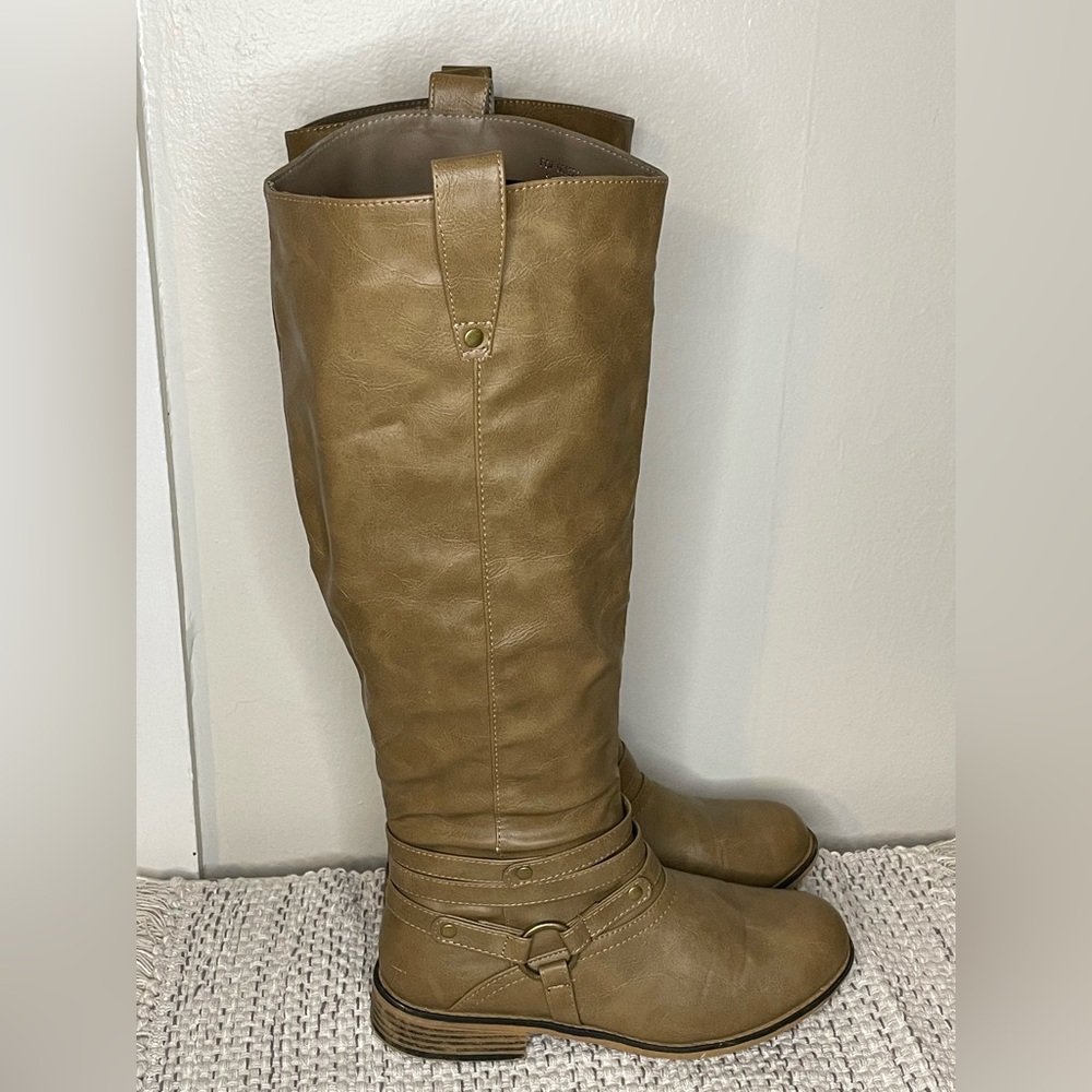 Journee Collection Womens Boots 7.5, Taupe